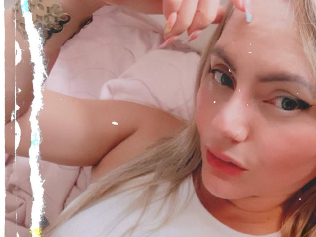 RoxannEmilss - Live sex cam - 30756878