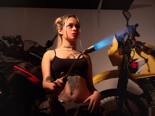 MiaValenttine - Live porn &amp; sex cam - 30792551