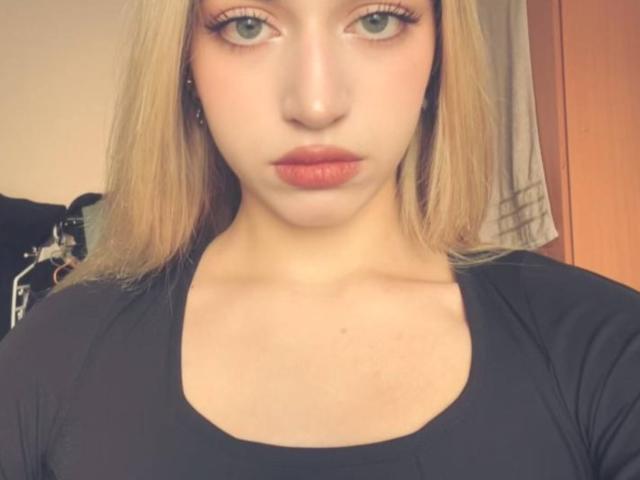 AmiraSprouls - Live porn &amp; sex cam - 30797525