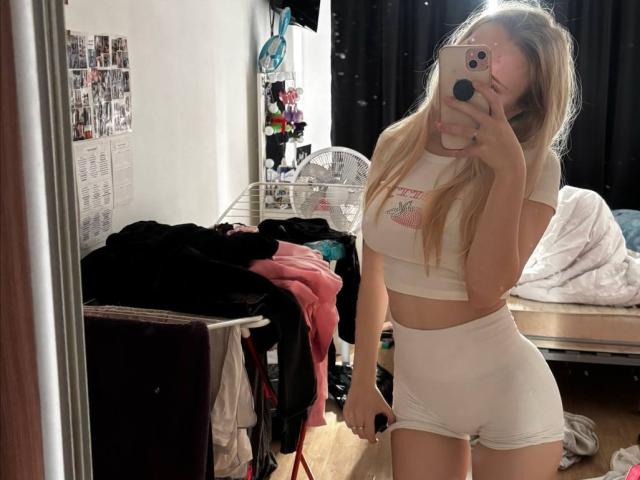 SaturninaFischbein - Live sexe cam - 30804569