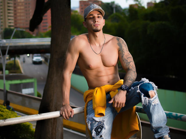 CamiloAlvarezz - Live porn &amp; sex cam - 30809741