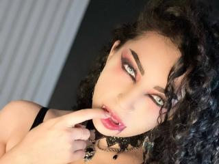 См. подробные сведения о модели ScarlattaaDesire