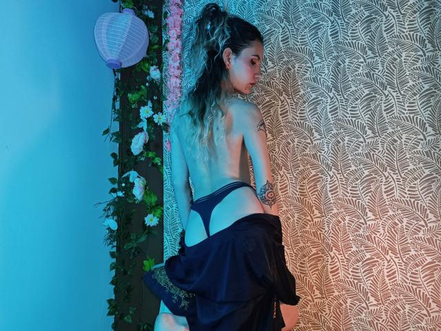 AlanisBlanc - Live porn &amp; sex cam - 30845543