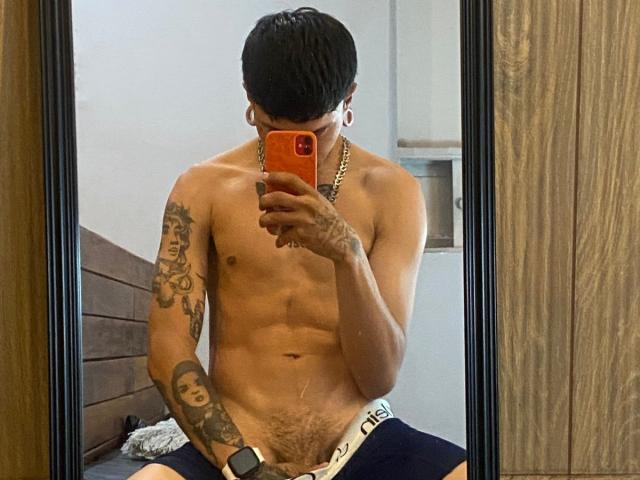 ValentinoKnox - Live porn &amp; sex cam - 30917081