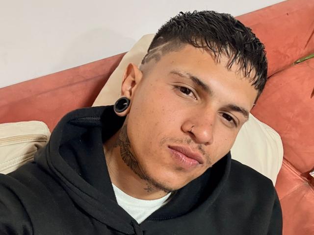 ValentinoKnox - Live porn &amp; sex cam - 30917093