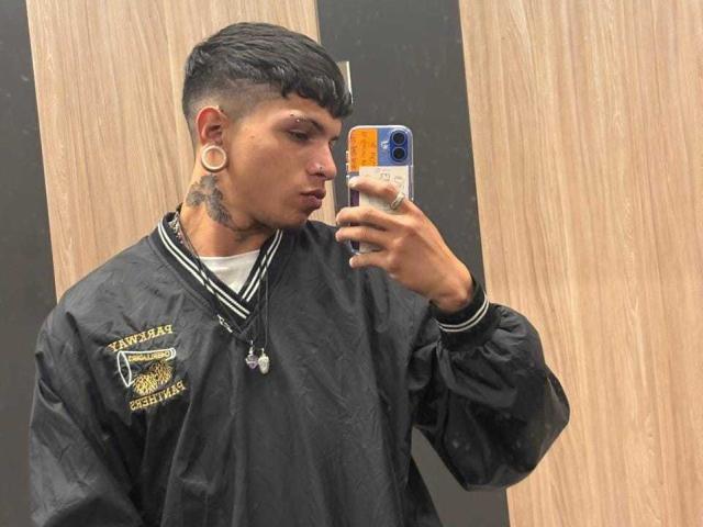 ValentinoKnox - Live porn &amp; sex cam - 30917141