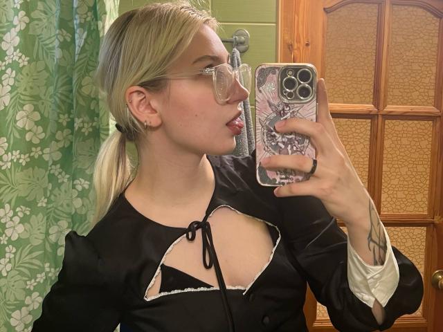 AlvaQuintard - Live porn &amp; sex cam - 30946628