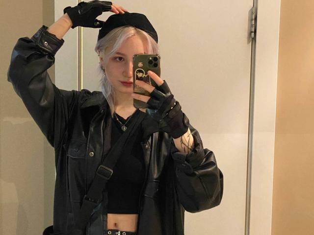AlvaQuintard - Live porn &amp; sex cam - 30946646
