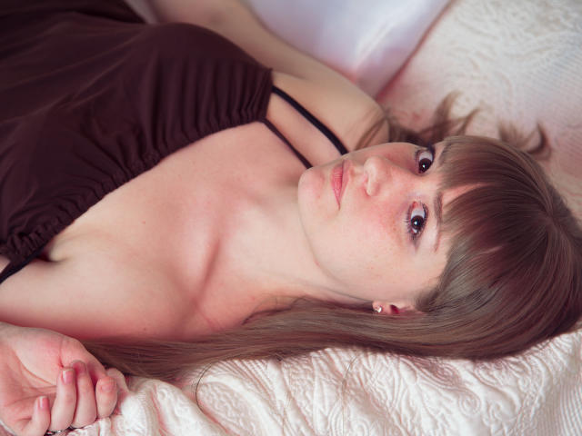 SoftLover - Chat live xXx with this auburn hair College hotties 