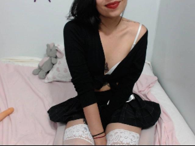 HotLuna - online chat sex with a scrawny Hot babe 