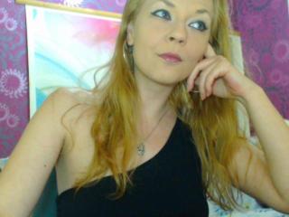 TendreVanessa - Webcam live x with a Hot lady with a standard breast 