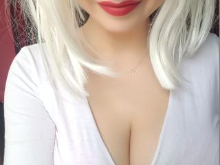 Anacconda - Live sexy with a Sexy babes with standard titties 