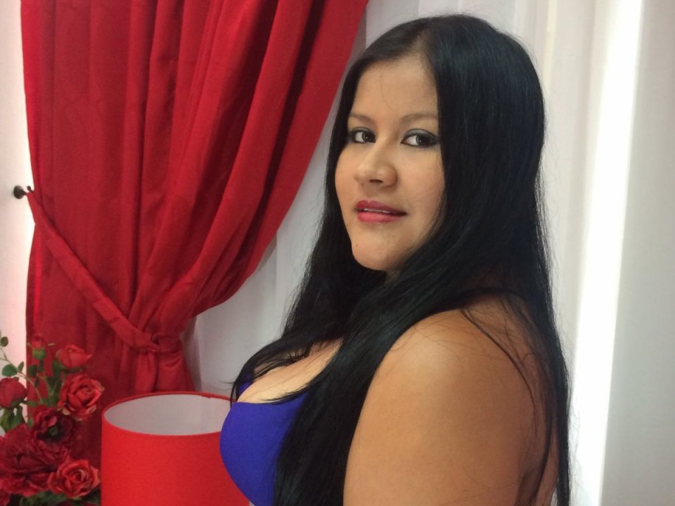 AgathaRogers - Show live hard with a dark hair Sexy girl 
