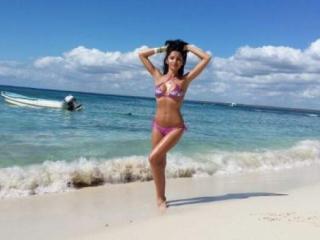 AwesomeKissX - Live cam hot with this muscular body Young lady 