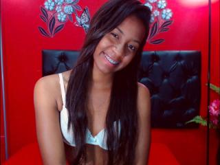 BrunetX69 - Live cam sexe avec une éblouissante jeune maîtresse hot latinas sur le site Xlovecam 