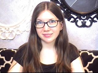 MissElllie - Chat live sexy avec cette Ravissante femme bien roulée européenne sur le site Xlovecam.com 