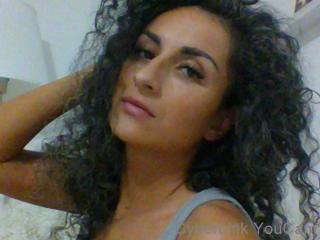 Rayelle - Spectacle sexe avec cette étonnante canon bien roulée européenne sur le service Xlovecam.com 