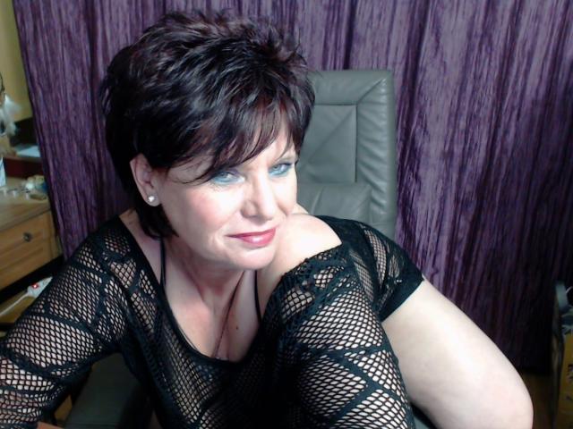 ScarletMature - chat online hot with this ginger Sexy mother 