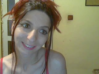 LonglipsforU - Live cam nude with this average hooter Lady 