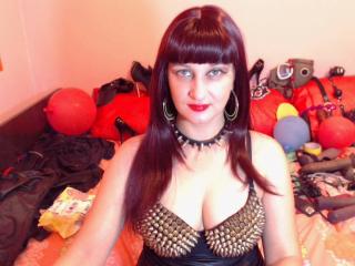 KerryHot - Chat hot with a shaved sexual organ Dominatrix 