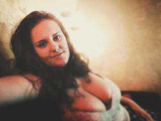 QueenRose - Webcam live excitant avec cette éclatante camgirl en chaleur avec des beaux seins sur le site Xlove 