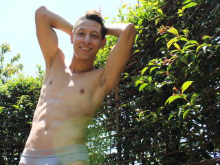 AdanMonsterDick - Web cam hot avec un Gay avec un corps athlétique sur le site X Love Cam 