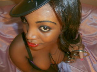 NympheNoir - Webcam live excitant avec cette Superbe camgirl au sexe totalement rasé sur le service XloveCam 