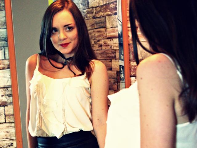 LaurenRay - Spectacle excitant avec cette Divine camgirl très sexy avec des beaux seins sur la plateforme Xlovecam.com 