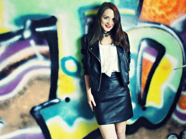 LaurenRay - Webcam live porno avec une Magnifique nana en chaleur épilée sur le service Xlovecam 