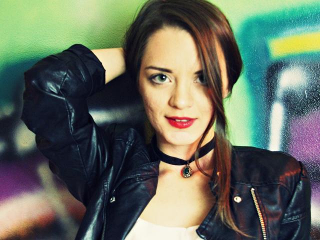 LaurenRay - Chat cam hard avec cette Ravissante jeune model hot épilée sur la plateforme XloveCam 