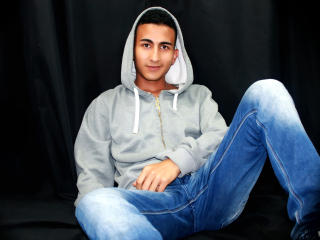 AndrewSantos - Show porno avec ce Gay apparence dans la moyenne  