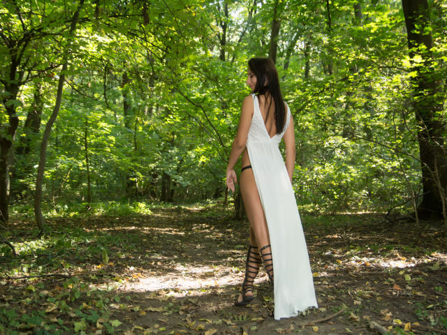 Rosanne - Cam hard with a brunet College hotties 