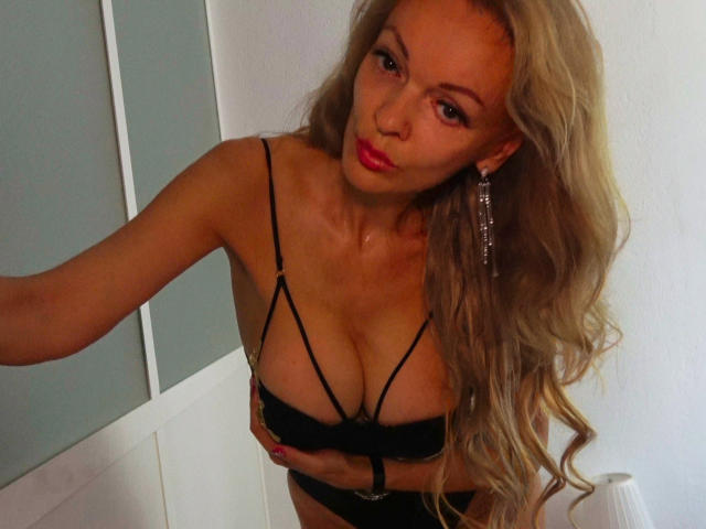 HelenaNueva - Cam xXx with this hot body Lady 