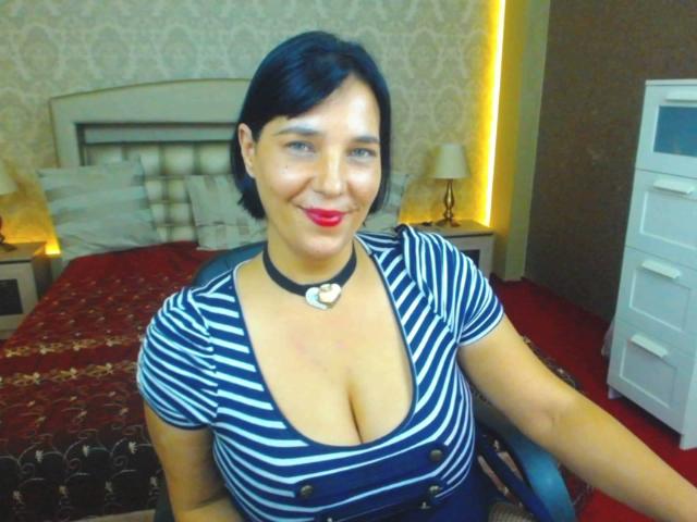 LinVera - Webcam exciting with this shaved pubis Attractive woman 