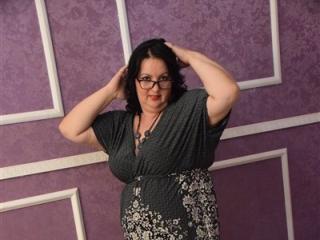 DivineAbby - Live cam xXx with this full figured MILF 