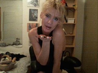 TracySexy - Show hard with a Mature with average hooters 