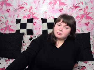 BananaBens - Webcam live porn with this muscular build Young lady 