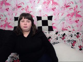 BananaBens - Live chat sex with this muscular build 18+ teen woman 