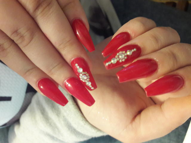 KathyaMore - Show live x avec une Chaude model en chaleur aux cheveux bruns foncés sur la plateforme X Love Cam 