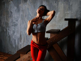 RoxanaGin - Web cam excitant avec cette Très belle jeune maîtresse en chaleur à la poitrine minimale sur le site Xlove 