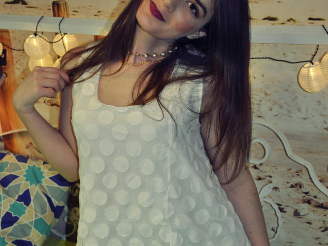 LaurenRay - Chat hard with a muscular build 18+ teen woman 