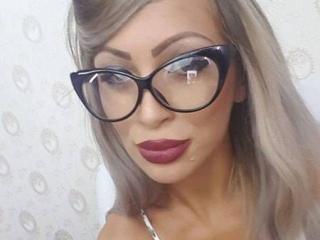 NymphoChaudeX - Live x avec cette Divine jeune créature de rêve bien roulée au sexe entièrement épilé sur le site Xlove 