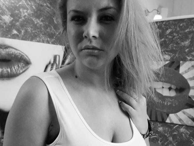 SpicySuzy - Live sex cam - 3889288