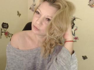 BeautyAngell - Chat xXx with this shaved vagina Sexy girl 