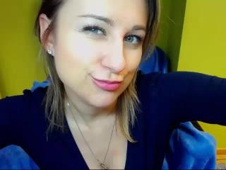 HottClara - Webcam hard with this thin constitution Sexy lady 