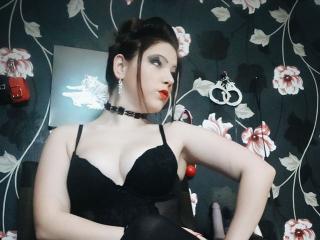 MissLoraa - Live chat sexy with this Mistress with regular tits 