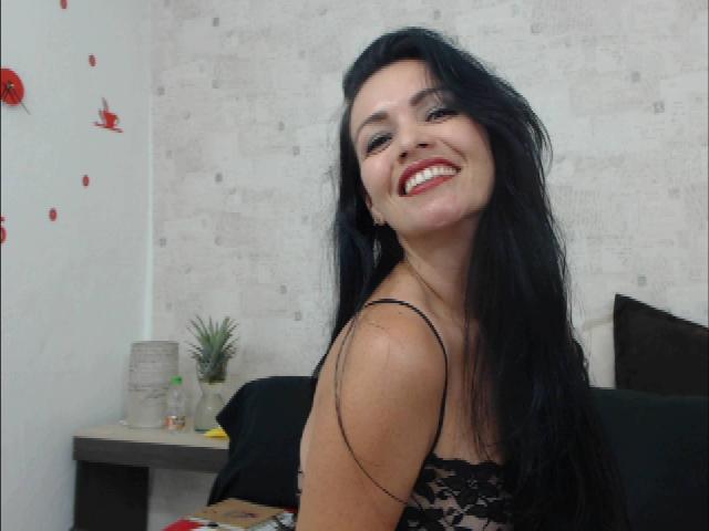 PaprikaxU - Cam hot with this brunet Hot chick 