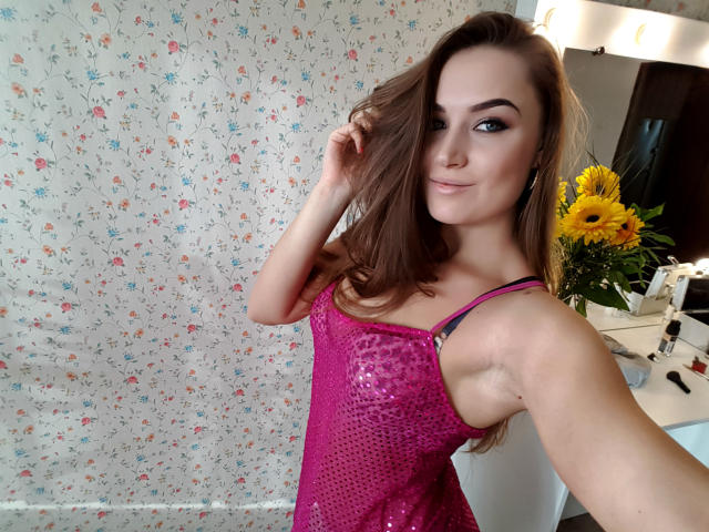 SugarLipsss - Chat live exciting with a chocolate like hair Girl 