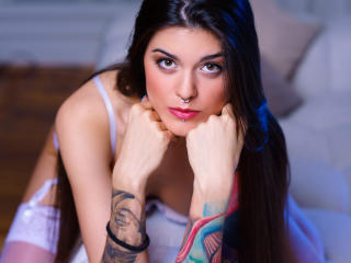 TayaShine - Webcam live sex avec cette Divine bombe en chaleur avec un corps harmonieux sur le site XloveCam 