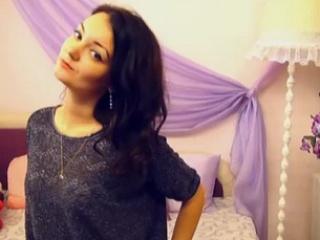 KittenTia - Chat cam sexy with this charcoal hair 18+ teen woman 